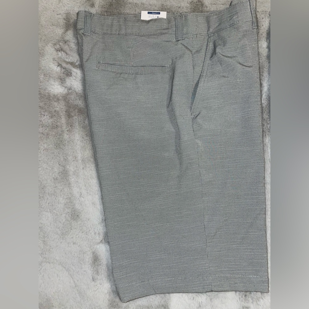 ☀️NWT Men's Gray and Black Shorts - Picture 4 of 9